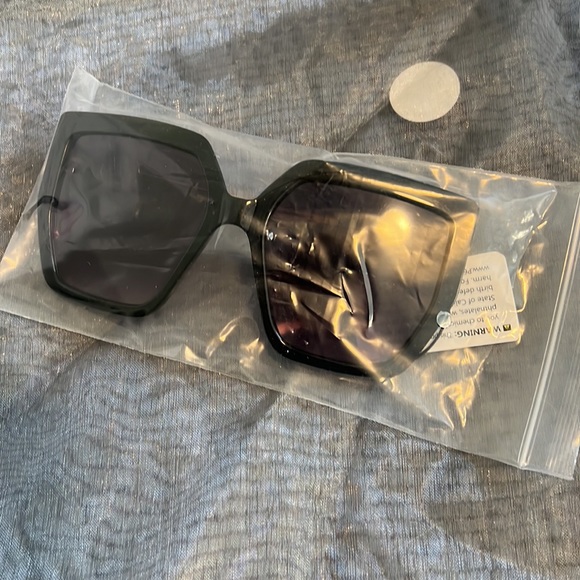 NWT Luxe : Sunglasses - Picture 5 of 5